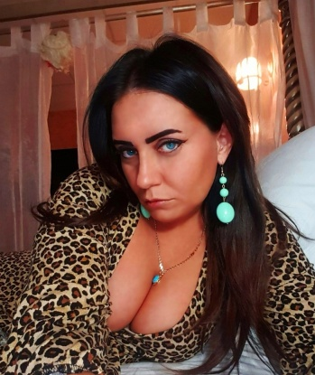 С нежностью и опытом я умею доставлять наслаждение, превращая встречу в незабываемый опыт. Живу в Москве и готова предложить широкий спектр услуг, чтобы ты почувствовал себя настоящим королем. 💎
У меня есть классический и расслабляющий массаж, горячий стриптиз, пикантные ролевые игры и многое другое. Я гарантирую абсолютную конфиденциальность и полное удовлетворение. 💋 Чтобы убедиться в моих навыках, просмотри мои фото, оставшиеся после встреч с предыдущими клиентами. Они могут сказать больше, чем любые слова. 😉
Со мной ты найдешь тот релакс, который так долго искал. Доверься моим чарам и позволь мне показать, что такое настоящая страсть. Жду твоего звонка, чтобы сделать наше свидание незабываемым! 🌹 Маргарита